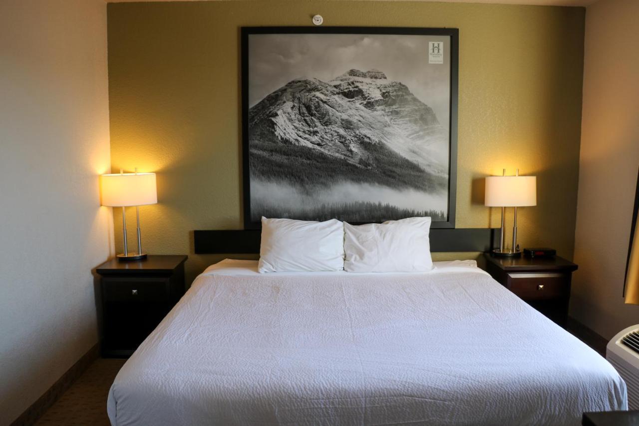 Homestay Express Airdrie Exteriör bild